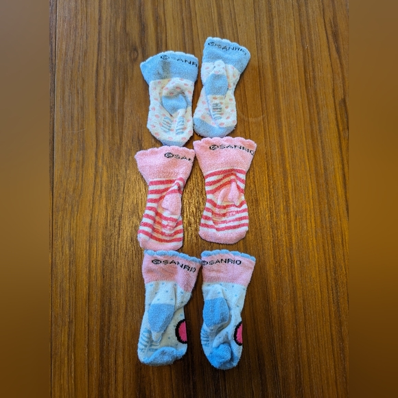 Hello kitty socks 0-6m - Picture 3 of 4
